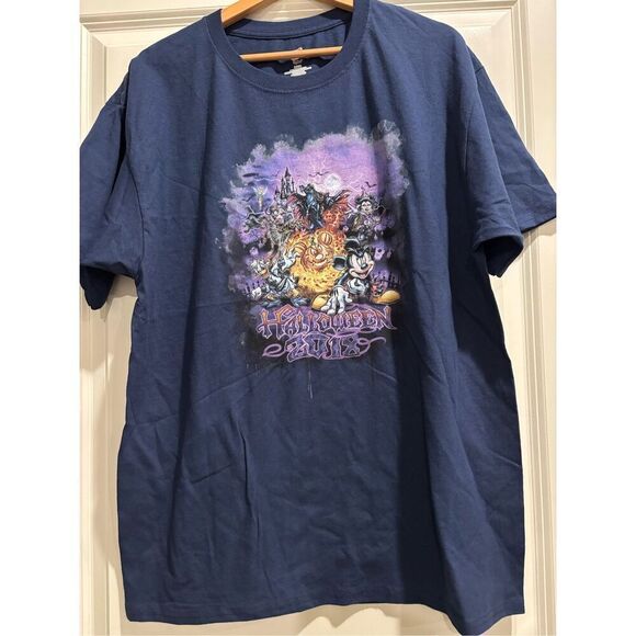Disney Halloween T-shirt size Large - Picture 1 of 2